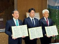 鳥取県・とっとり都市木造推進協議会・鳥取県森林組合連合会の3者協定
